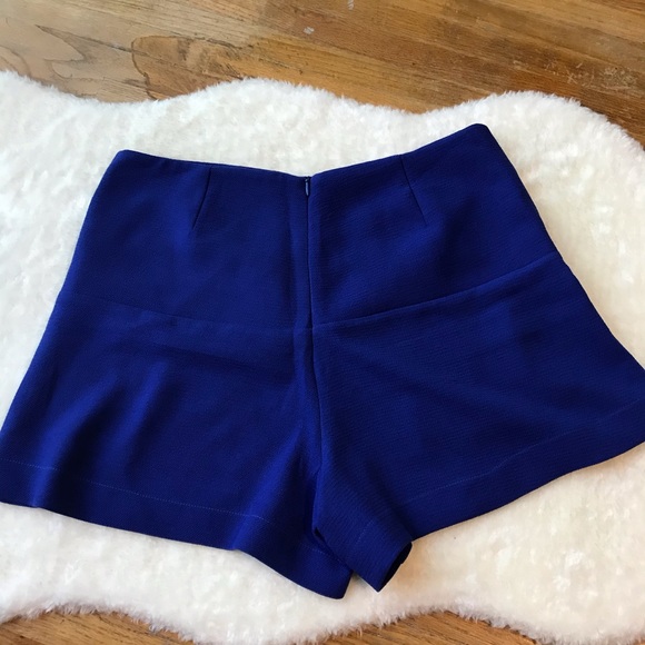 🍁NWT Apoa Shorts - Picture 2 of 4